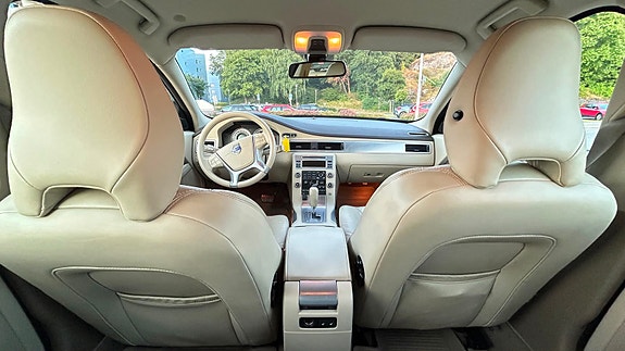 Volvo V70 7 of 12