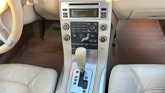 Volvo V70 9 of 12