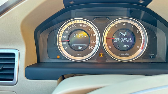 Volvo V70 10 of 12