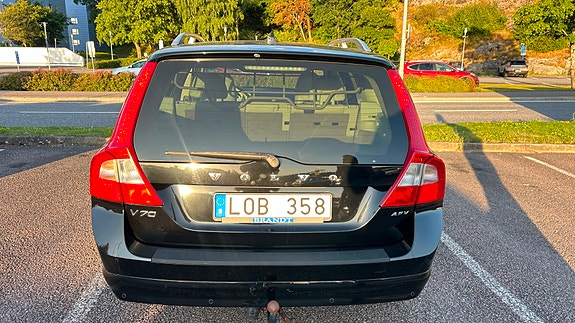 Volvo V70 3 of 12
