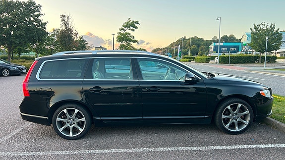 Volvo V70 5 of 12