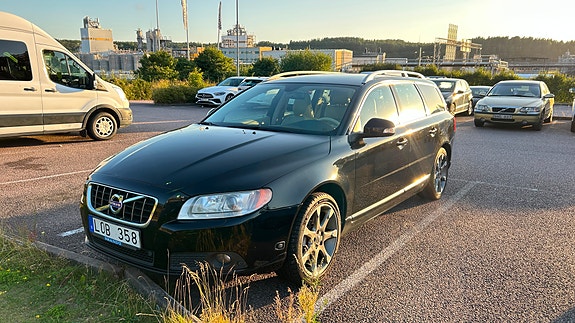 Volvo V70 2 of 12