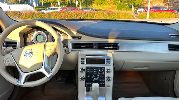 Volvo V70 8 of 12