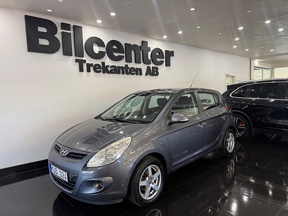 Hyundai i20 2 of 8