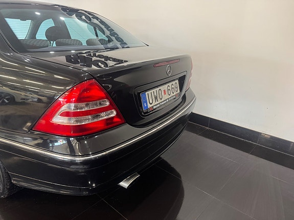 Mercedes-Benz C180 3 of 5
