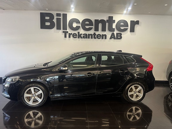 Volvo V40 3 of 9