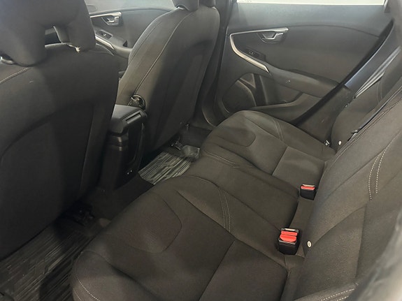 Volvo V40 6 of 9