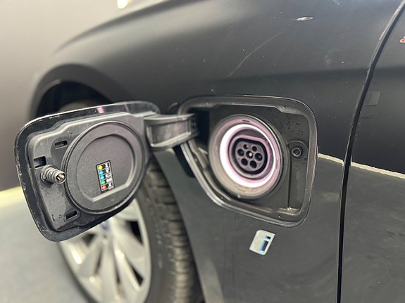 BMW 330e 15 of 20