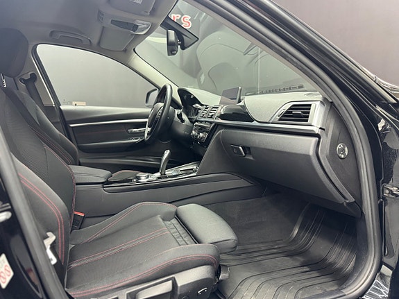 BMW 330e 14 of 20