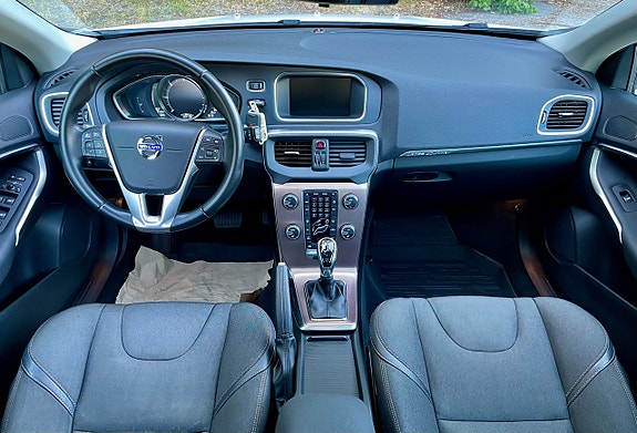 Volvo V40 Cross Country 6 of 9