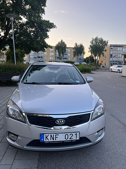 Kia Ceed 2 of 5