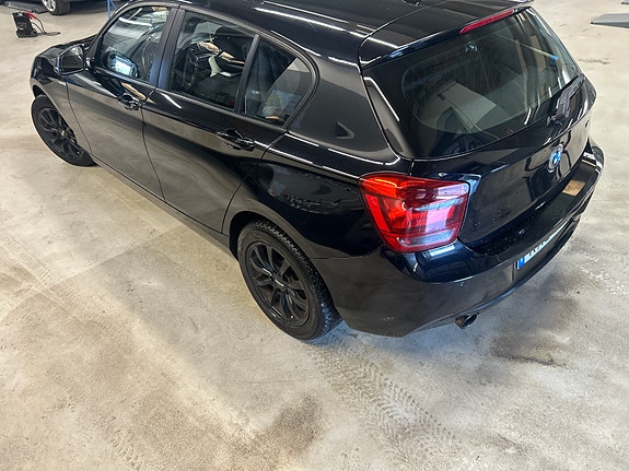 BMW 116i 2 of 9