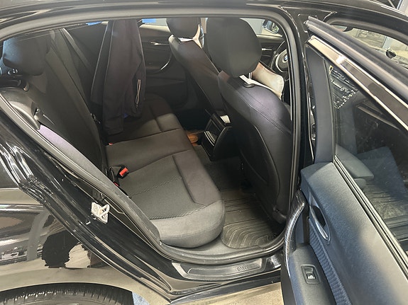 BMW 116i 3 of 9