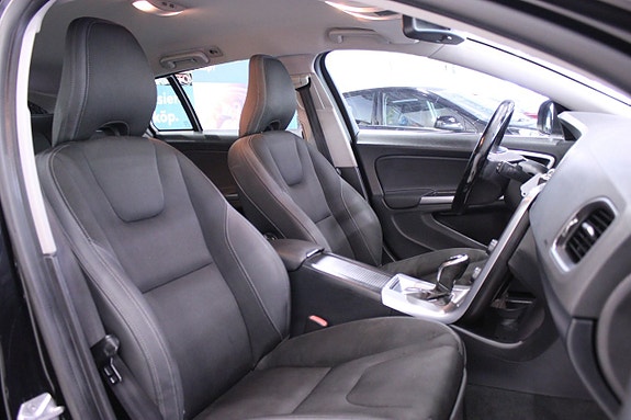Volvo V60 14 of 25