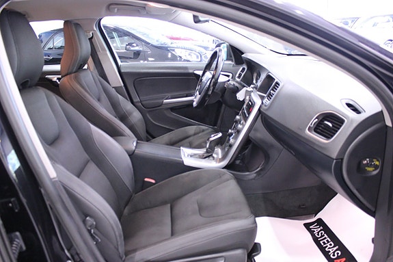 Volvo V60 13 of 25