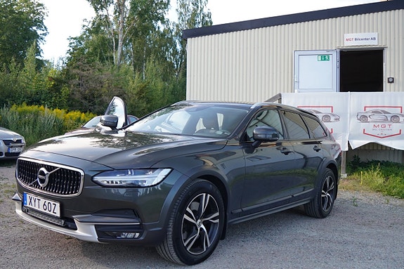 Volvo V90 Cross Country 2 of 30