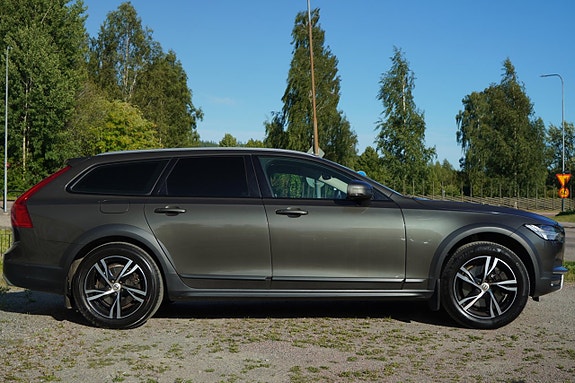 Volvo V90 Cross Country 11 of 30