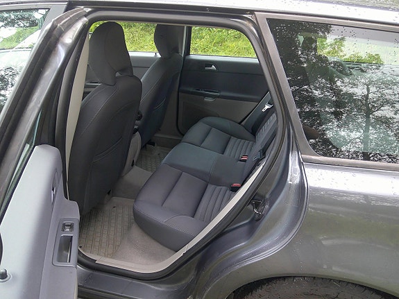 Volvo V50 3 of 5