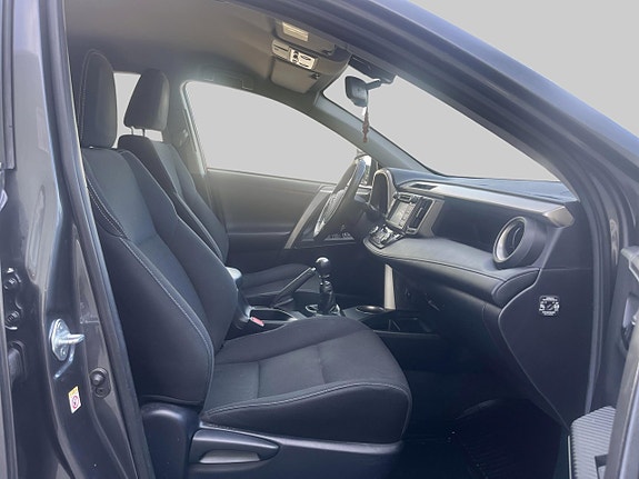 Toyota RAV4 5 of 10