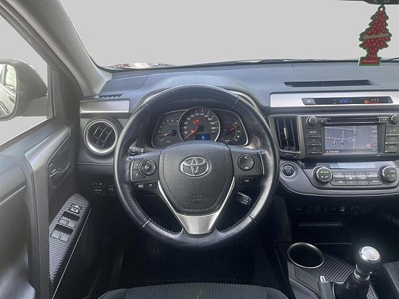 Toyota RAV4 8 of 10