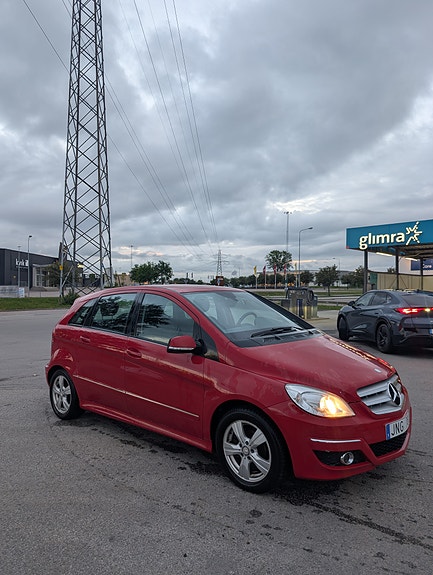Mercedes-Benz B170 4 of 7