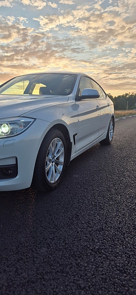BMW 318d 2 of 7