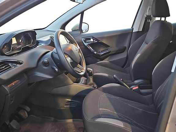 Peugeot 208 6 of 8