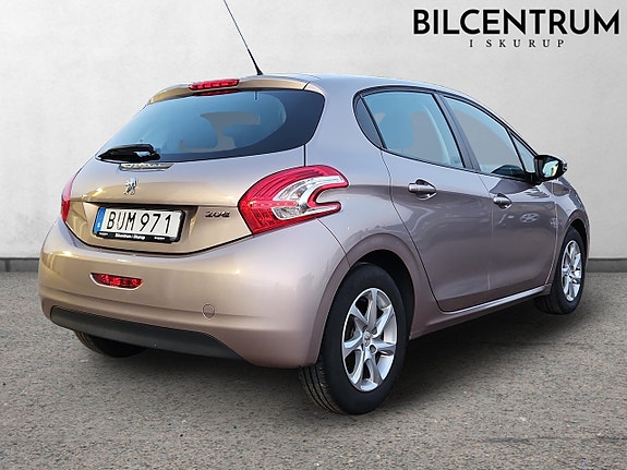 Peugeot 208 3 of 8
