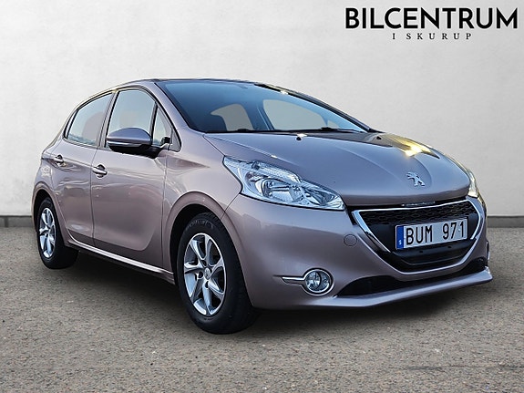 Peugeot 208 2 of 8