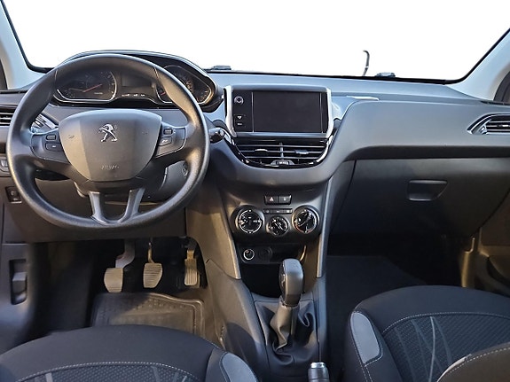 Peugeot 208 5 of 8