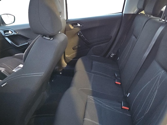Peugeot 208 7 of 8