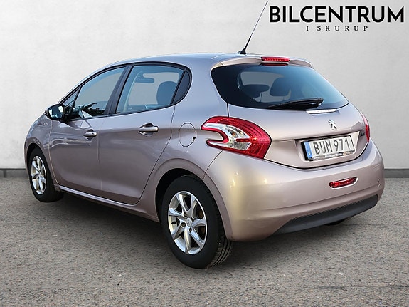 Peugeot 208 4 of 8