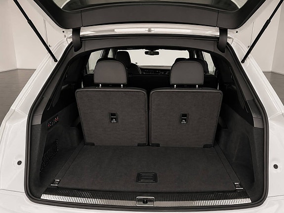 Audi Q7 6 of 8