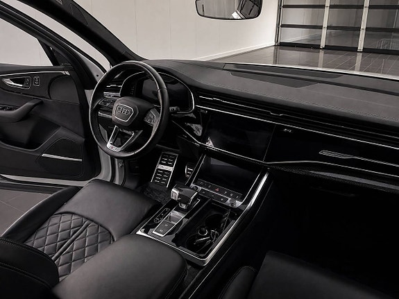 Audi Q7 4 of 8