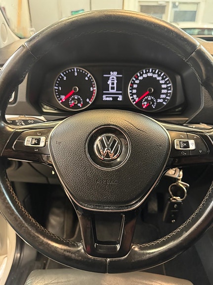 Volkswagen Amarok 9 of 22