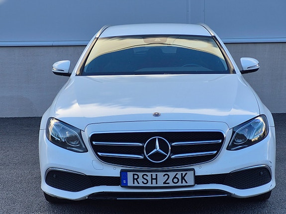 Mercedes-Benz E300 de 4 of 16