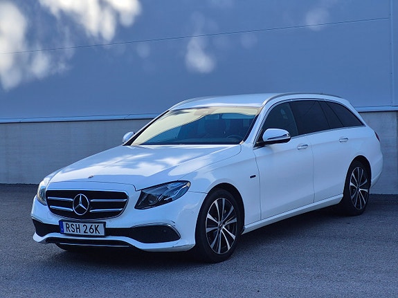 Mercedes-Benz E300 de 3 of 16
