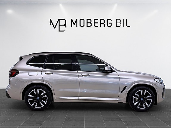 BMW iX3 4 of 21