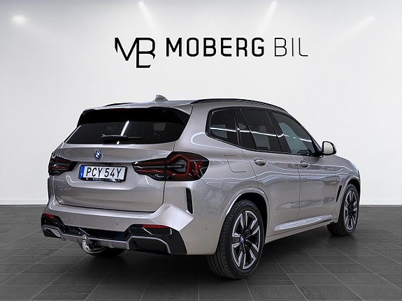BMW iX3 5 of 21