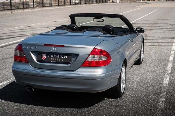 Mercedes-Benz CLK280 13 of 30