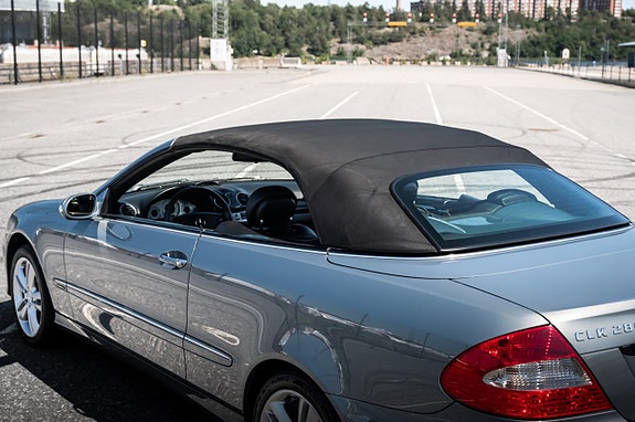 Mercedes-Benz CLK280 10 of 30