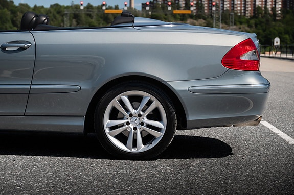Mercedes-Benz CLK280 8 of 30
