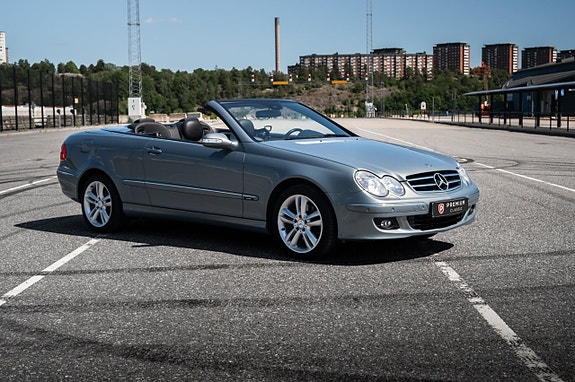 Mercedes-Benz CLK280 2 of 30
