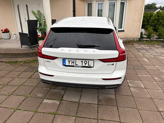Volvo V60 Cross Country 3 of 6