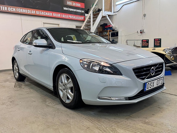 Volvo V40 2 of 24