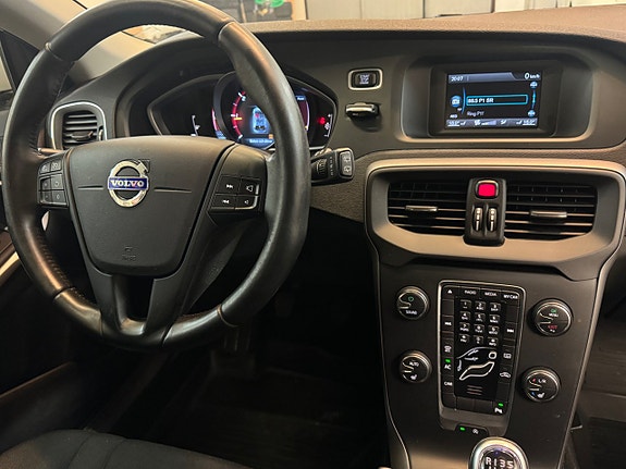 Volvo V40 14 of 24