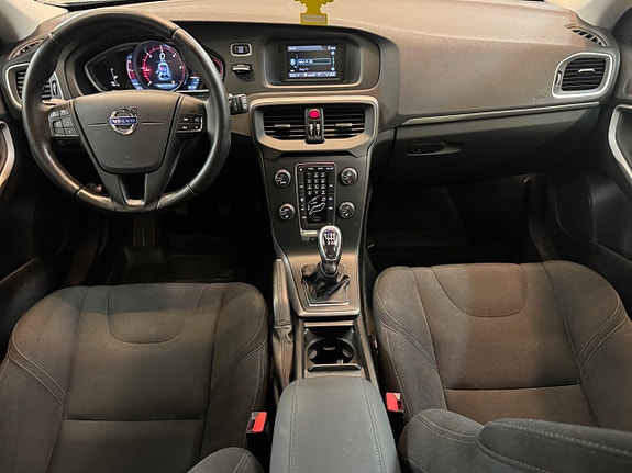 Volvo V40 13 of 24