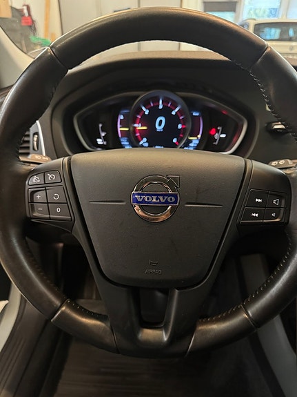 Volvo V40 12 of 24