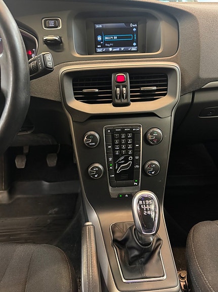 Volvo V40 17 of 24