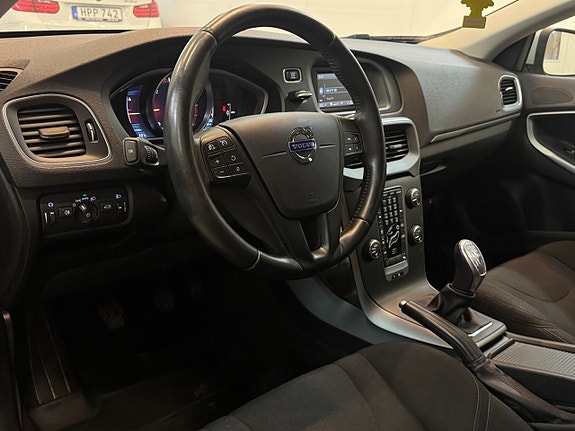 Volvo V40 9 of 24